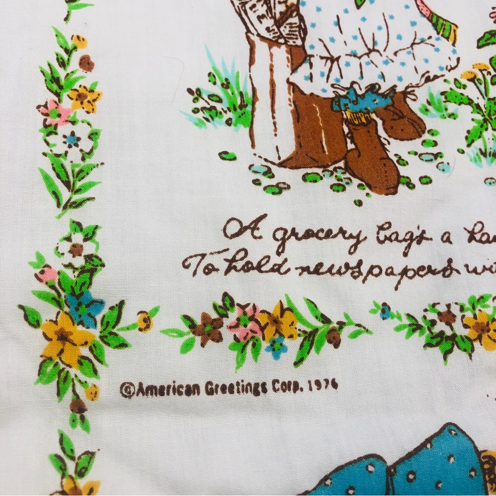 Vintage 70s Holly Hobbie blanket or tablecloth 1970s prairie big bonnet girls - Picture 3 of 6